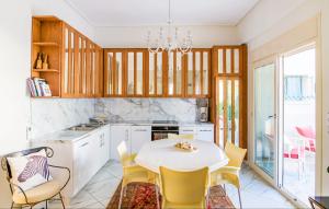 Central Luxurious Retreat