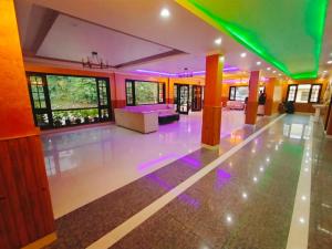 Hotel Traveller Inn & Prathak Restaurant