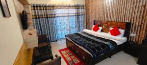 Hotel Traveller Inn & Prathak Restaurant