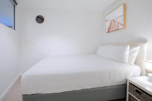 Skytower Sojourn - Urban Comfort by Brisbane River