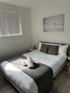 Double Room in Guildford West - Near Parks & Eateries - Explore with Ease - Shared Bathroom