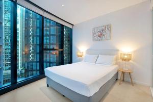 Skytower Sojourn - Urban Comfort by Brisbane River