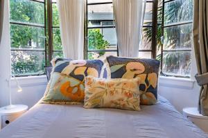 Long-Term Listing - Oversized Potts Point Studio