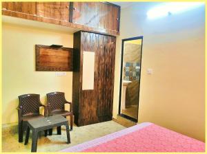A PREMIUM HOTEL ANANDAM # HOMESTAY IN RISHIKESH - With free wifi & Parking - AC Rooms Available - Near Trayambakeshwar Temple