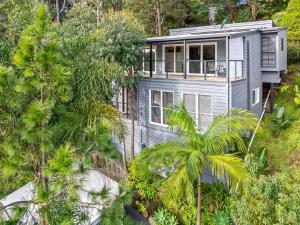 The Canopy House - by Coast Hosting