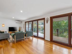 The Canopy House - by Coast Hosting