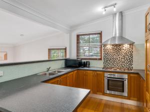 The Canopy House - by Coast Hosting