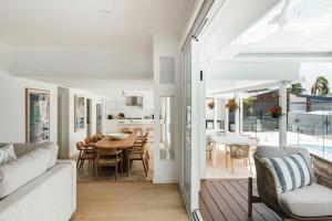 MainSail by Coast Hosting