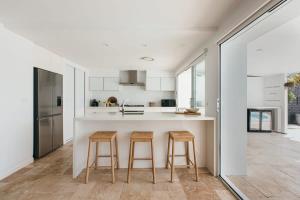 MainSail by Coast Hosting