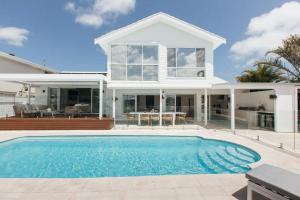 MainSail by Coast Hosting