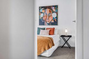 Retro Lake Vista By Coast Hosting