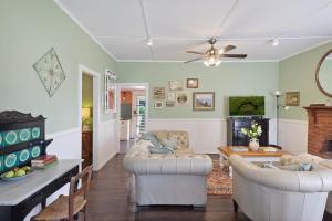 Cosy Family Farm Stay - Daily Animal Feeding