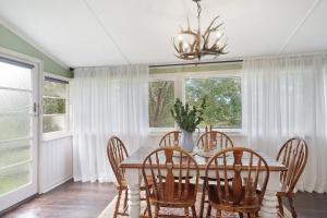 Cosy Family Farm Stay - Daily Animal Feeding