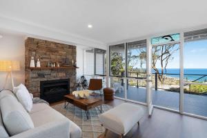 The Glass House by Coast Hosting