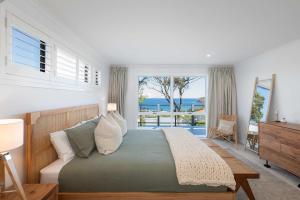 The Glass House by Coast Hosting