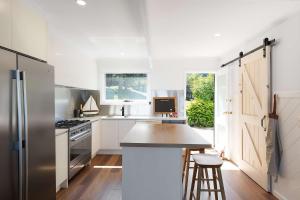 The Glass House by Coast Hosting