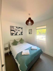 Aisiki Stays Apartments at Edgewood Mews, 2-Bedroom and 2-Bathroom, Pet-friendly Townhouse near Finchley Central