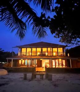 Twin Palms Villa and Homestay