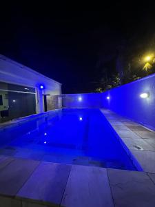 House in a gated community with swimming pool - Guarujá
