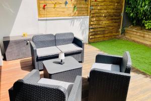 Appartements Cosy and refined 1-bedroom apartment with garden : photos des chambres