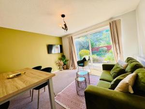 The Jade House - Cambridge Rental with Garden and BBQ, Near City Centre