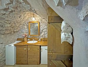 Linas Art and Stone Studio