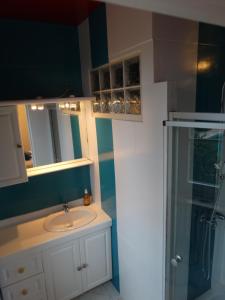 B&B / Chambres d'hotes Le Cedre Bleu - GITE : photos des chambres