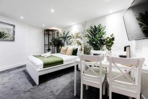 Regents Streets Superb Studios!