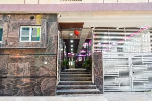 Super Townhouse Kokapet Near GAR