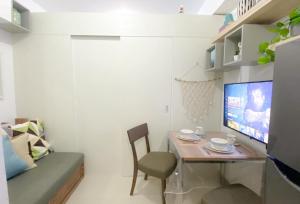 SMDC Cool Suites Unit 910 Tower B 9th flr Netflix PLDT Karaoke