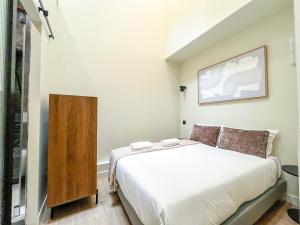 Urban Flat 199 - Parisian 5 Bedroom Central Flat