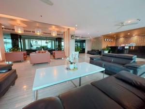 Golden Dragon Beach Resort Pattaya (Bang Lamung)