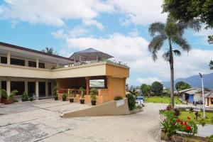 Hotel O Gondangdia Near Dairyland Mountain View