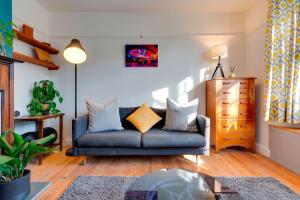 Stylish and Modern Flat with Free Parking Pass the Keys