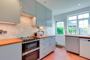 Stylish and Modern Flat with Free Parking Pass the Keys