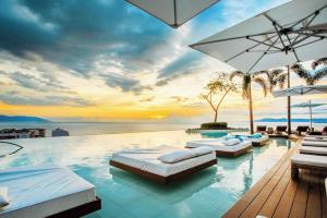 Casa Ruby Mae-SOHO PV Luxury Residence with 360 Rooftop Pool & Private Courtyard
