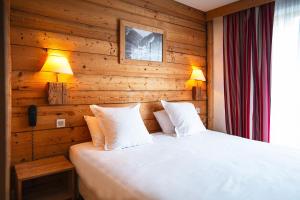 Family Room with Bunk Bed room in Hotel Alpen Roc