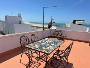 Sardinas apartment with roof terrace and sea view