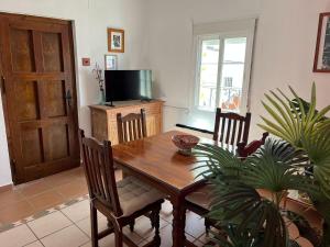 Sardinas apartment with roof terrace and sea view