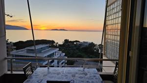 MAin Seaview Apartment
