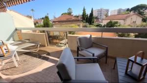 A 200m des plages grand studio ouvrant sur très large terrasse