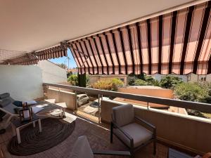 A 200m des plages grand studio ouvrant sur très large terrasse