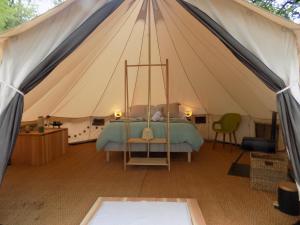 Tentes de luxe Tente familiale au bord de l-eau : photos des chambres