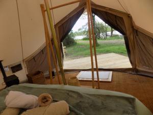 Tentes de luxe Tente familiale au bord de l-eau : photos des chambres