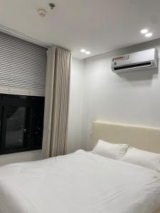 Your House The Manor Crown Apartment