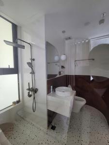 Your House The Manor Crown Apartment