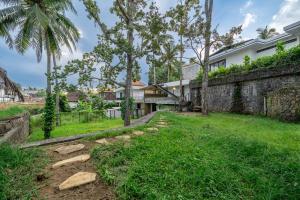Happiness Apartment 3 - Private, Peaceful, Perfectly Located