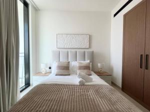 Relax In Style 1br Haven In Binghatti Venus!