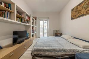 Three room apartment 2 beds, 3rd bed available