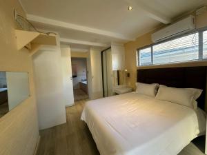 Cozy Calm Apartment with Pool